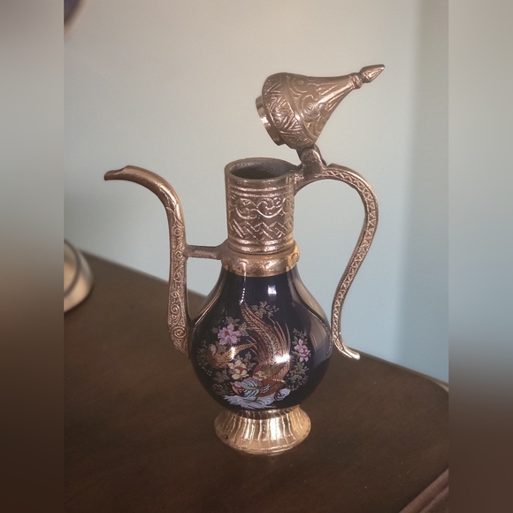 Gorgeous teapot from Istanbul, Turkey. Excellent condition. - Picture 2 of 8